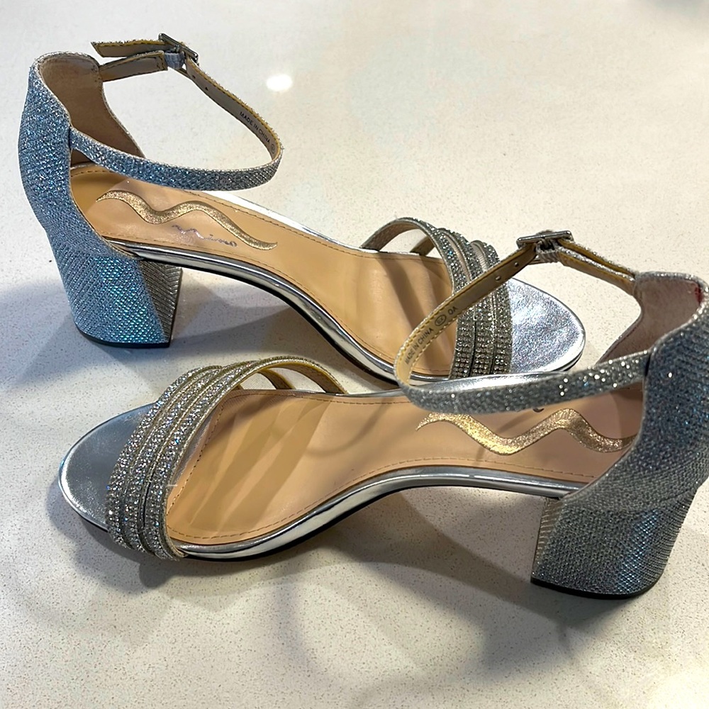 Work once ! Beautiful sparkle shoes